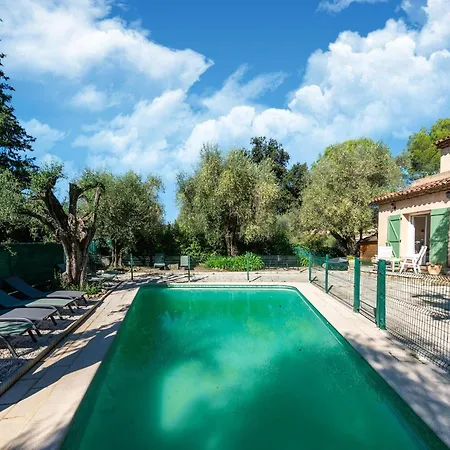 Villa Spacious With Garden Near Grasse