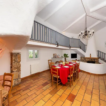 Spacious With Garden Near Grasse