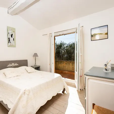 Spacious With Garden Near Grasse *